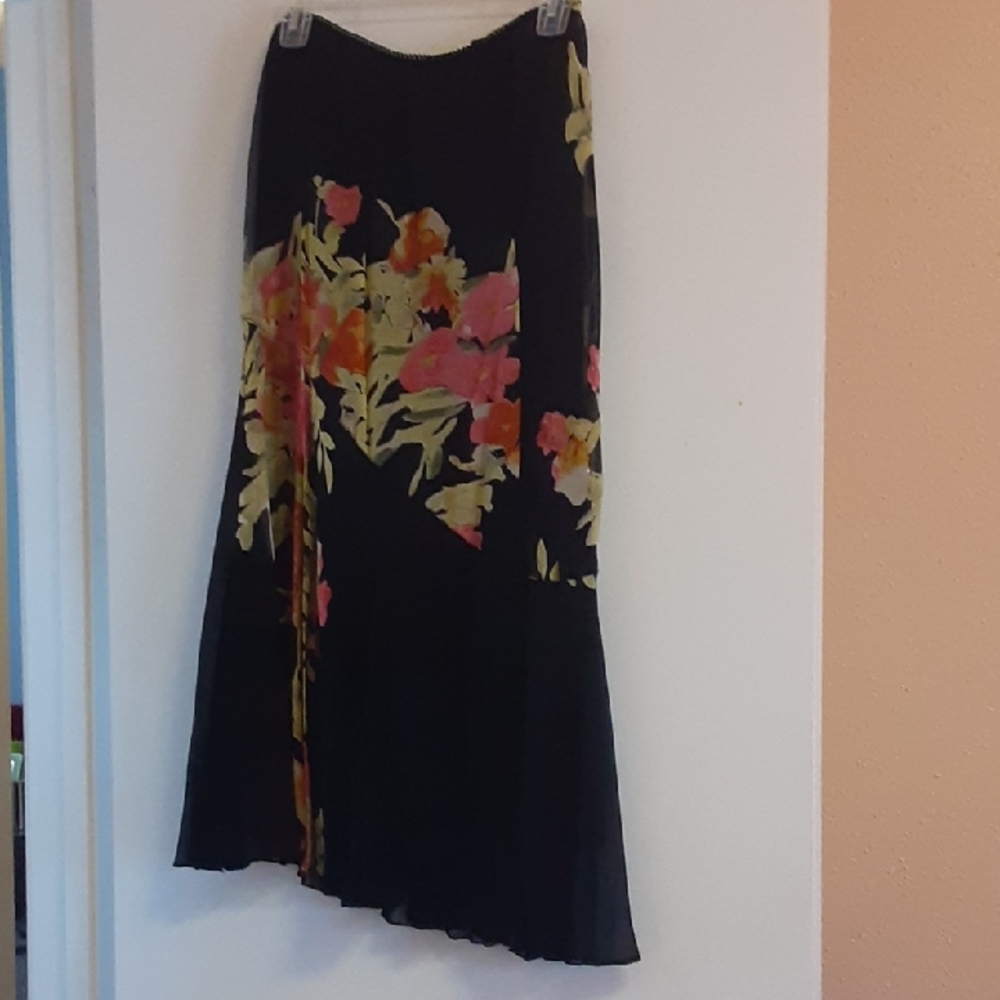 Rouge Helium Black Skirt with Floral Design